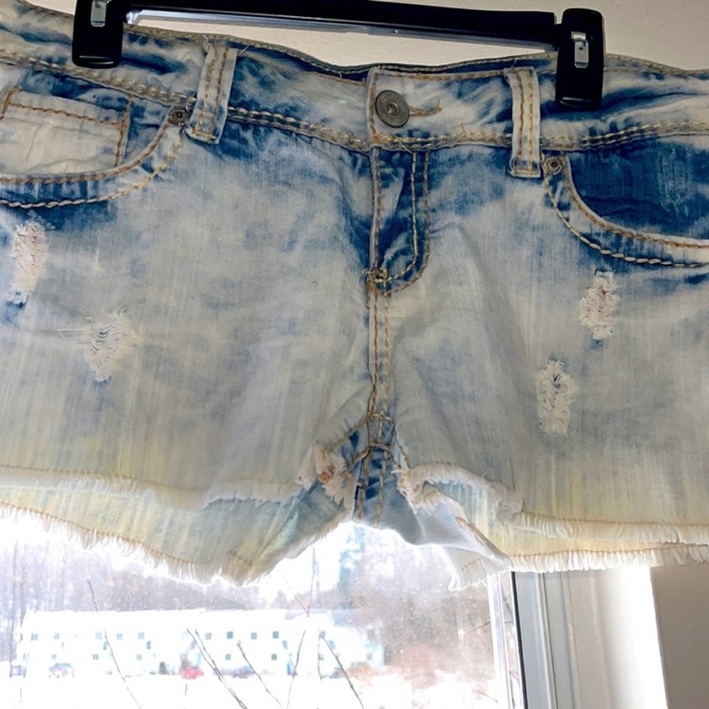 WOMENS AMETHYST JEANS ACID WASHED DISTRESSED DENIM SHORTS JUNIORS SIZE 11
